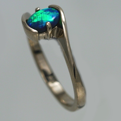 18k WHITE GOLD  Ring with BLACK OPAL Neon green continually moving